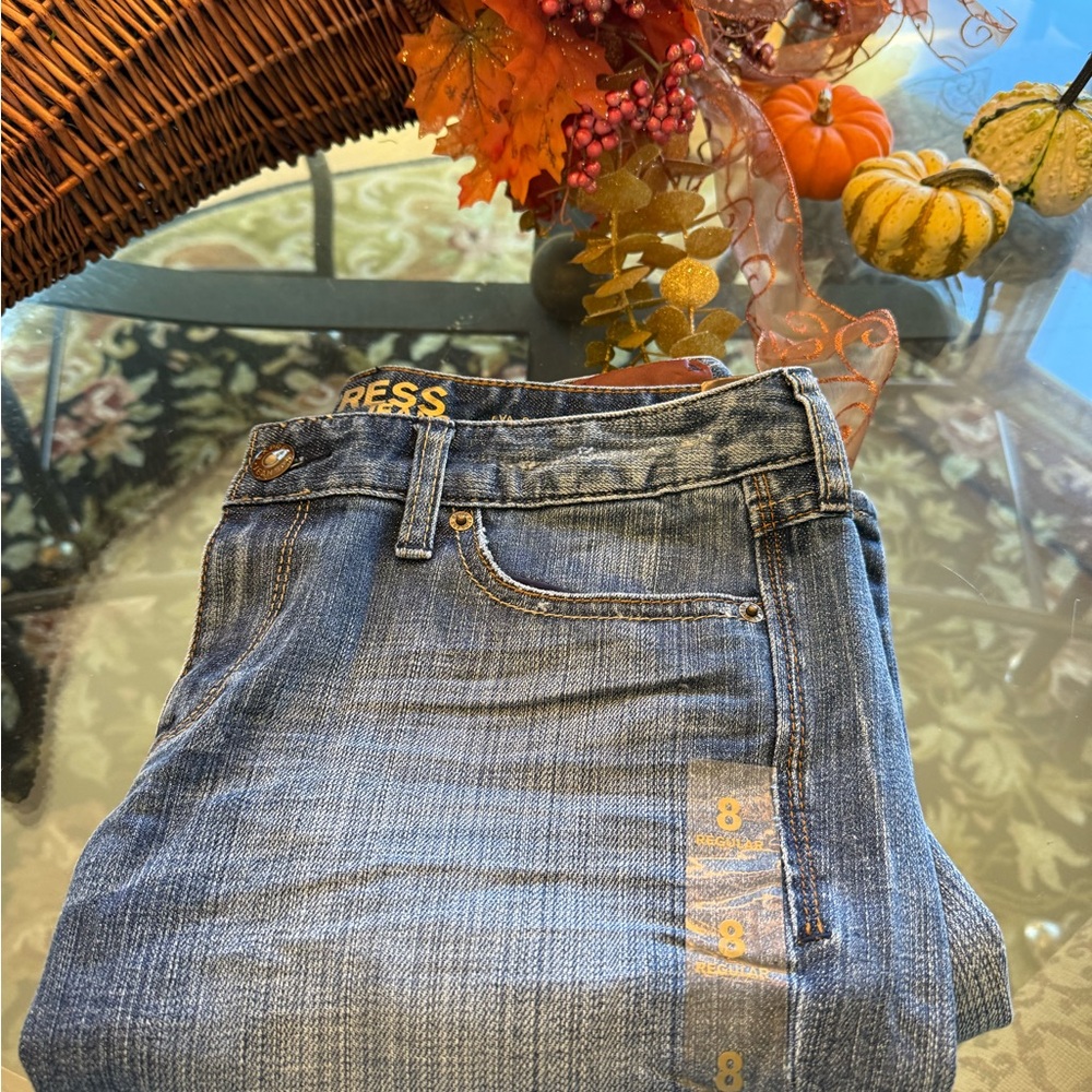 NWT size 8 Regulat Eva,Curvy Fit, Mid Rise, Express  Women's Blue Jeans